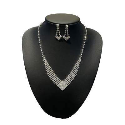 Σετ κολιέ και σκουλαρίκια Cleo ασημί Σετ κολιέ και σκουλαρίκια Cleo ασημί